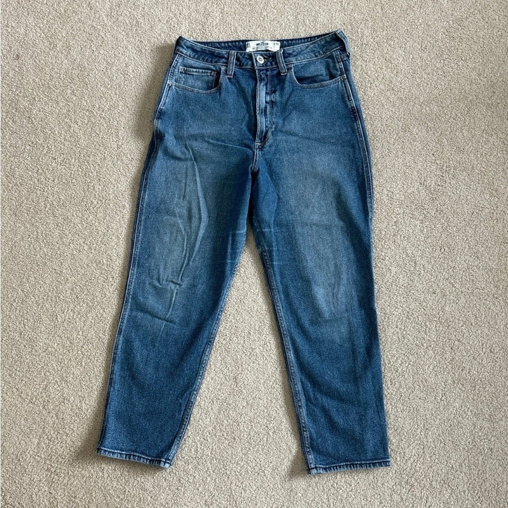 Hollister blue curvy ultra high rise mom jeans in size 30 short
